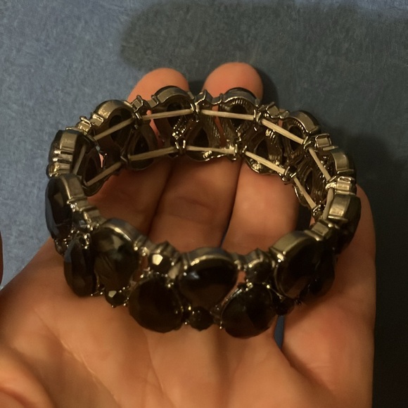Sparkling black rhinestones stretch bracelet. - Picture 4 of 4